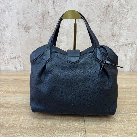 Louis Vuitton Mahina Cirrus PM Hobo Black Leather Gold Hardware AR0161 Authentic - Picture 3 of 17